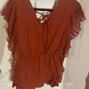 Midback low neck lace shirt